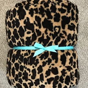 Leopard print  plush throw/blanket